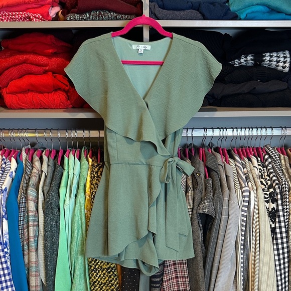 She + Sky sage sleeveless front tie with modesty snap v neck romper size S - Picture 1 of 3